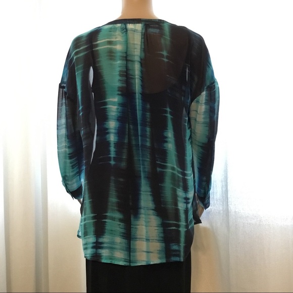 ❌SOLD❌ Vince Camuto sheer long sleeve blouse/cover - Picture 2 of 8